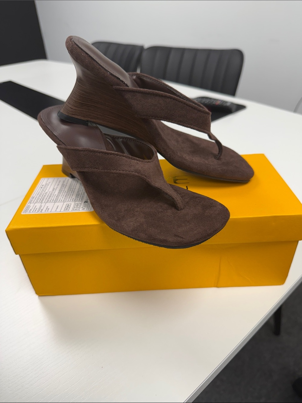 NEW Brown Suede Wedge Thong Sandals US 5-5.5 / CN 35